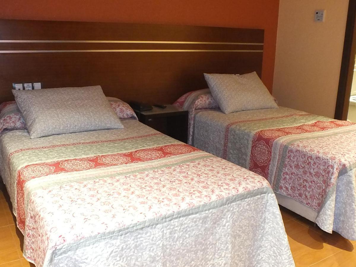 Motel Los Abedules Oviedo Kültér fotó