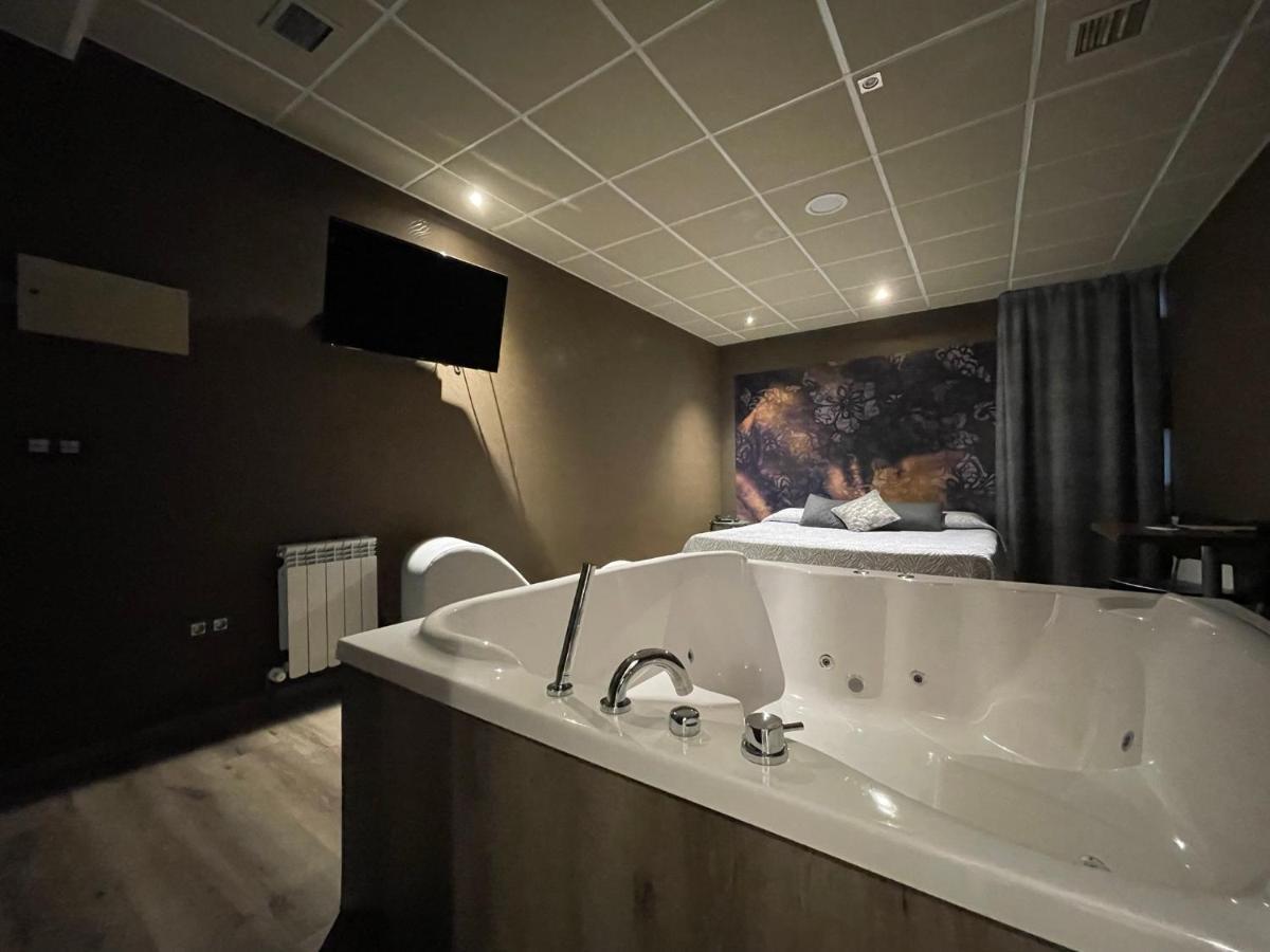 Motel Los Abedules Oviedo Kültér fotó