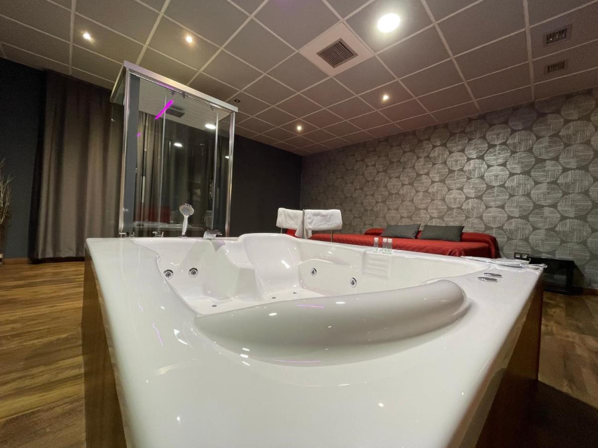 Motel Los Abedules Oviedo Kültér fotó