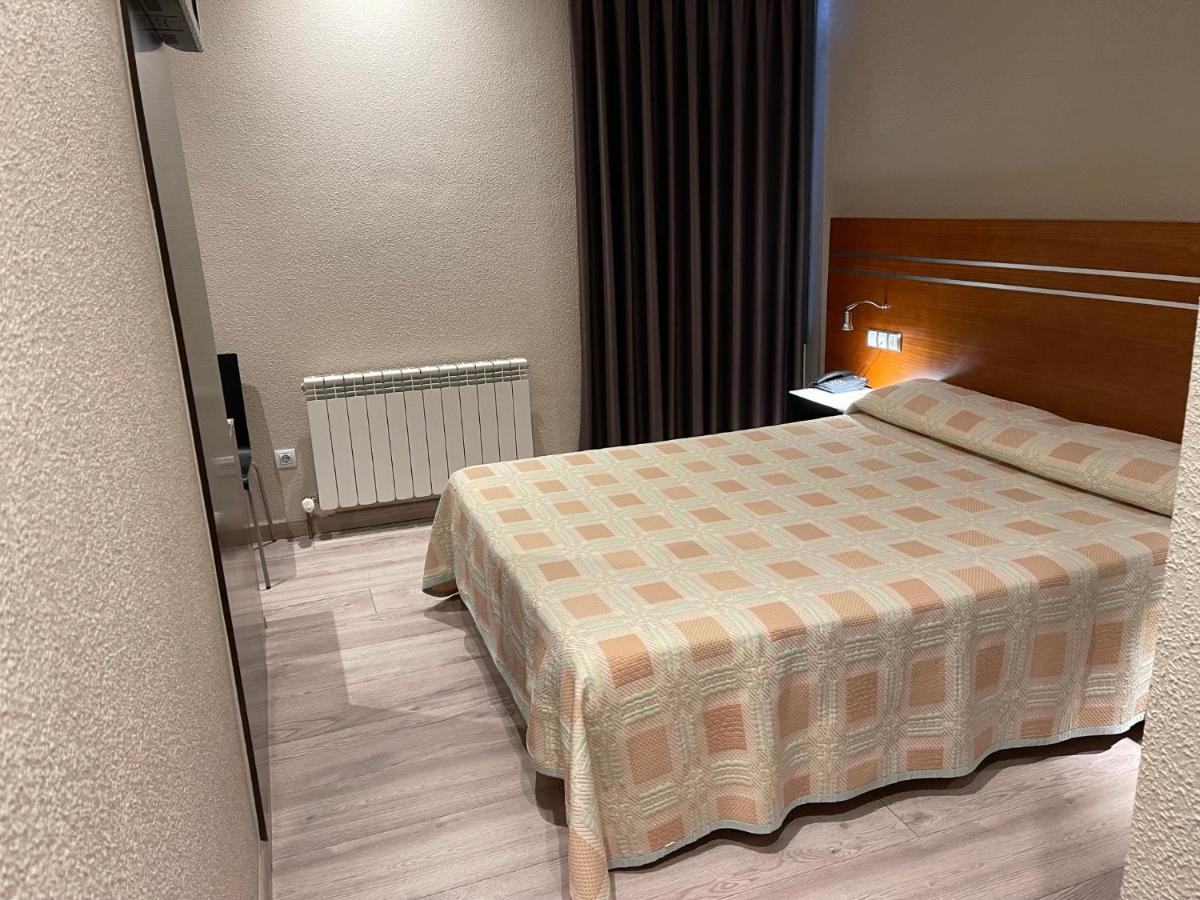 Motel Los Abedules Oviedo Kültér fotó