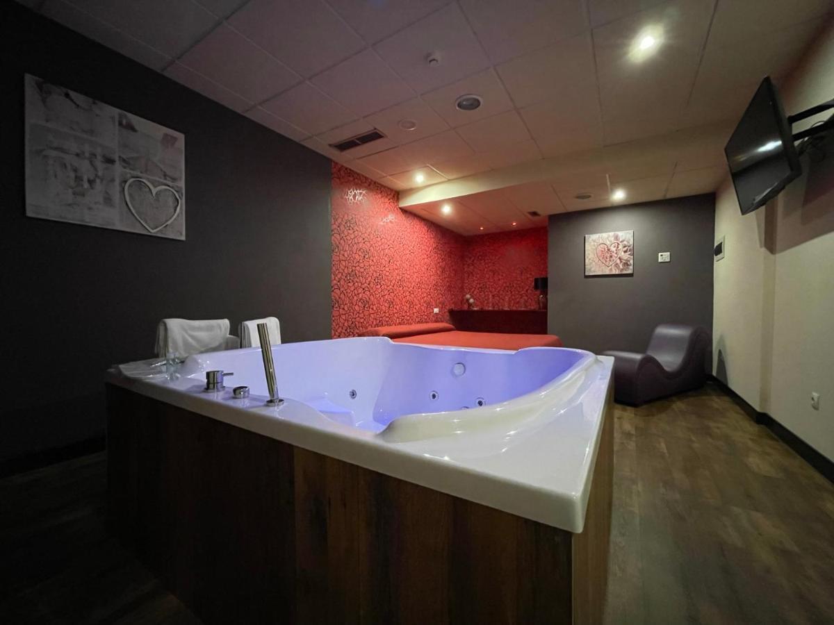Motel Los Abedules Oviedo Kültér fotó