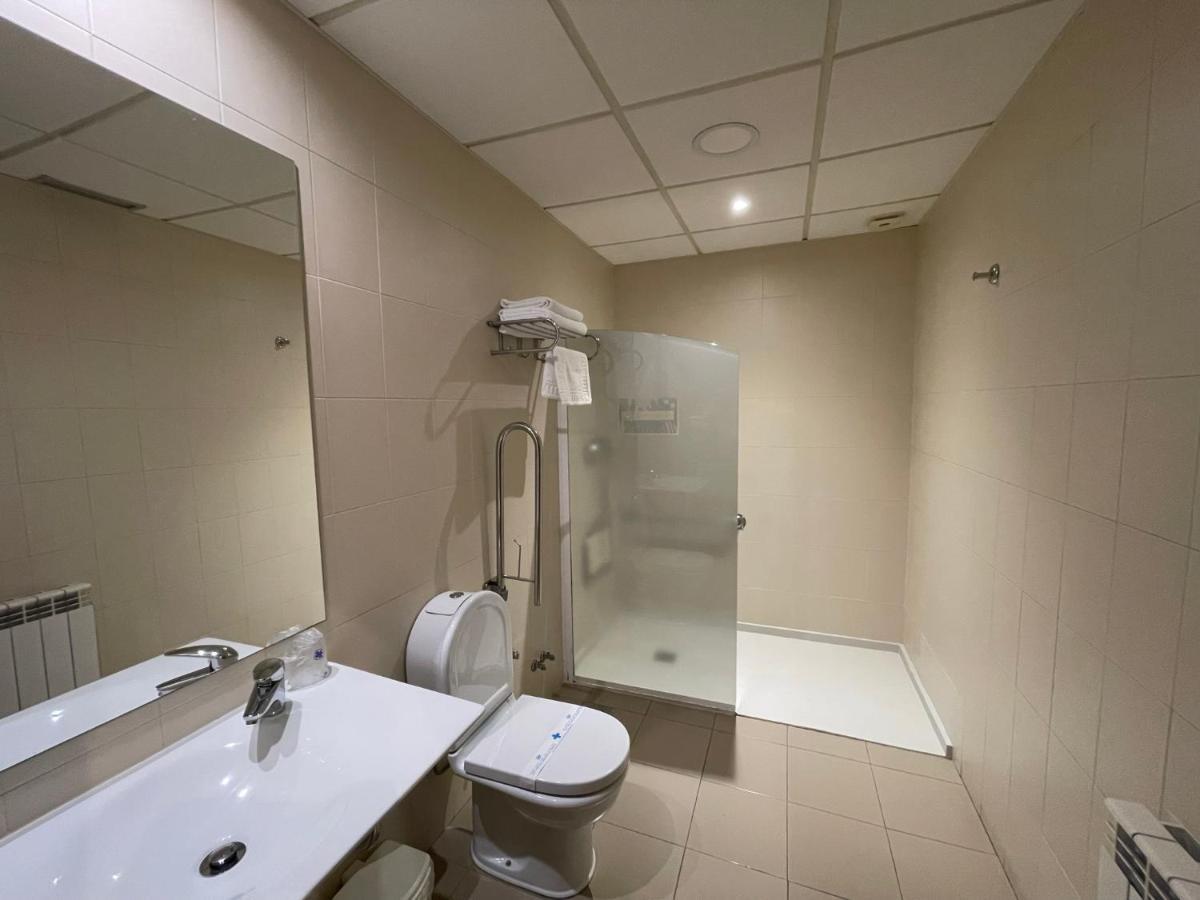 Motel Los Abedules Oviedo Kültér fotó