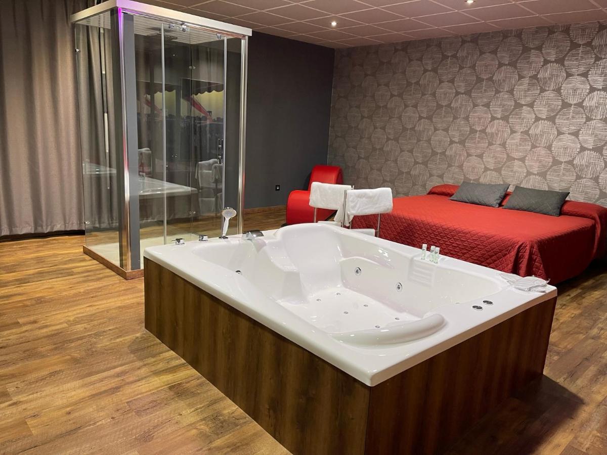 Motel Los Abedules Oviedo Kültér fotó
