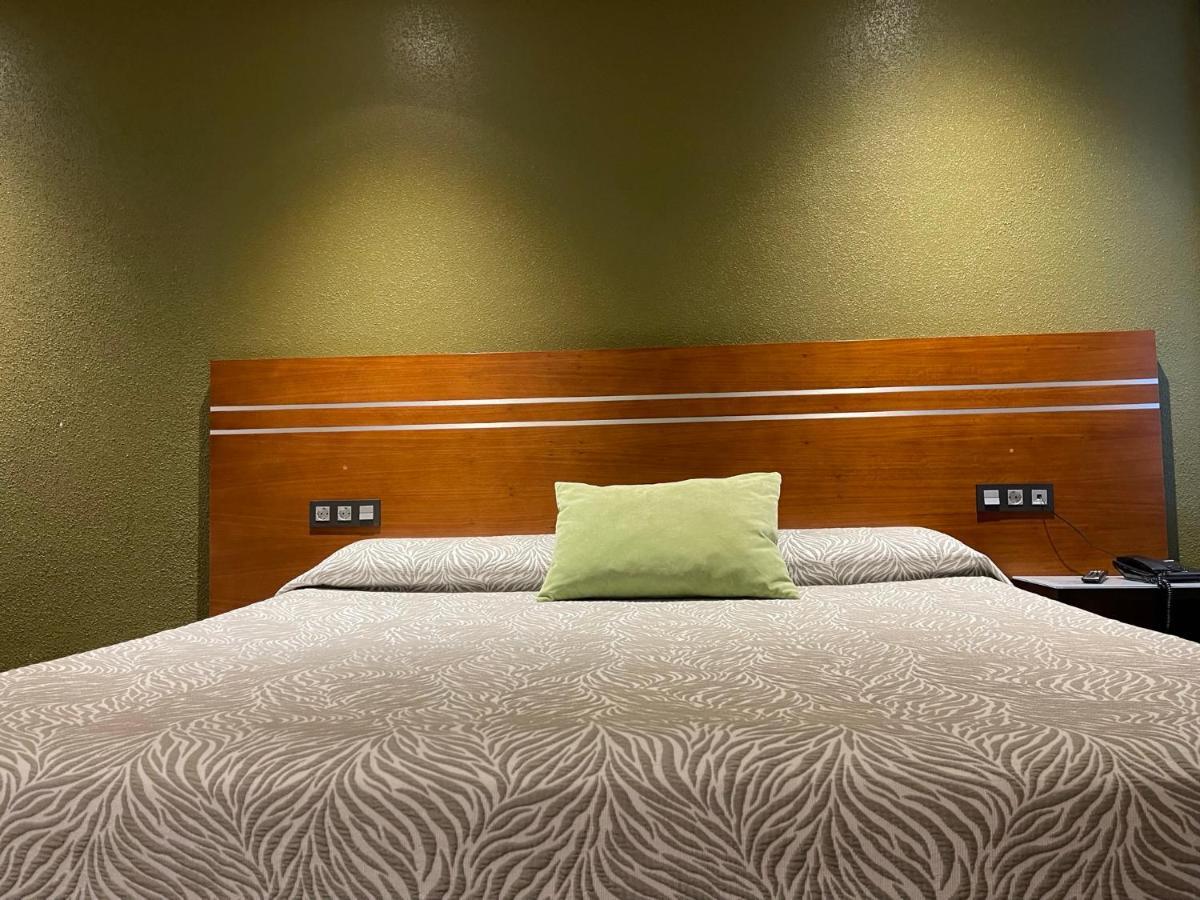 Motel Los Abedules Oviedo Kültér fotó