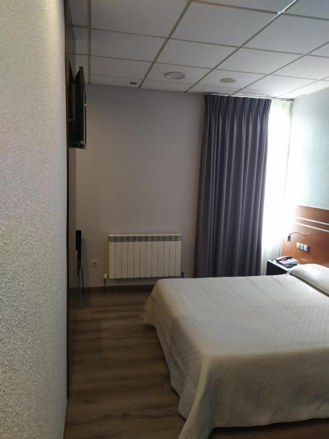 Motel Los Abedules Oviedo Kültér fotó