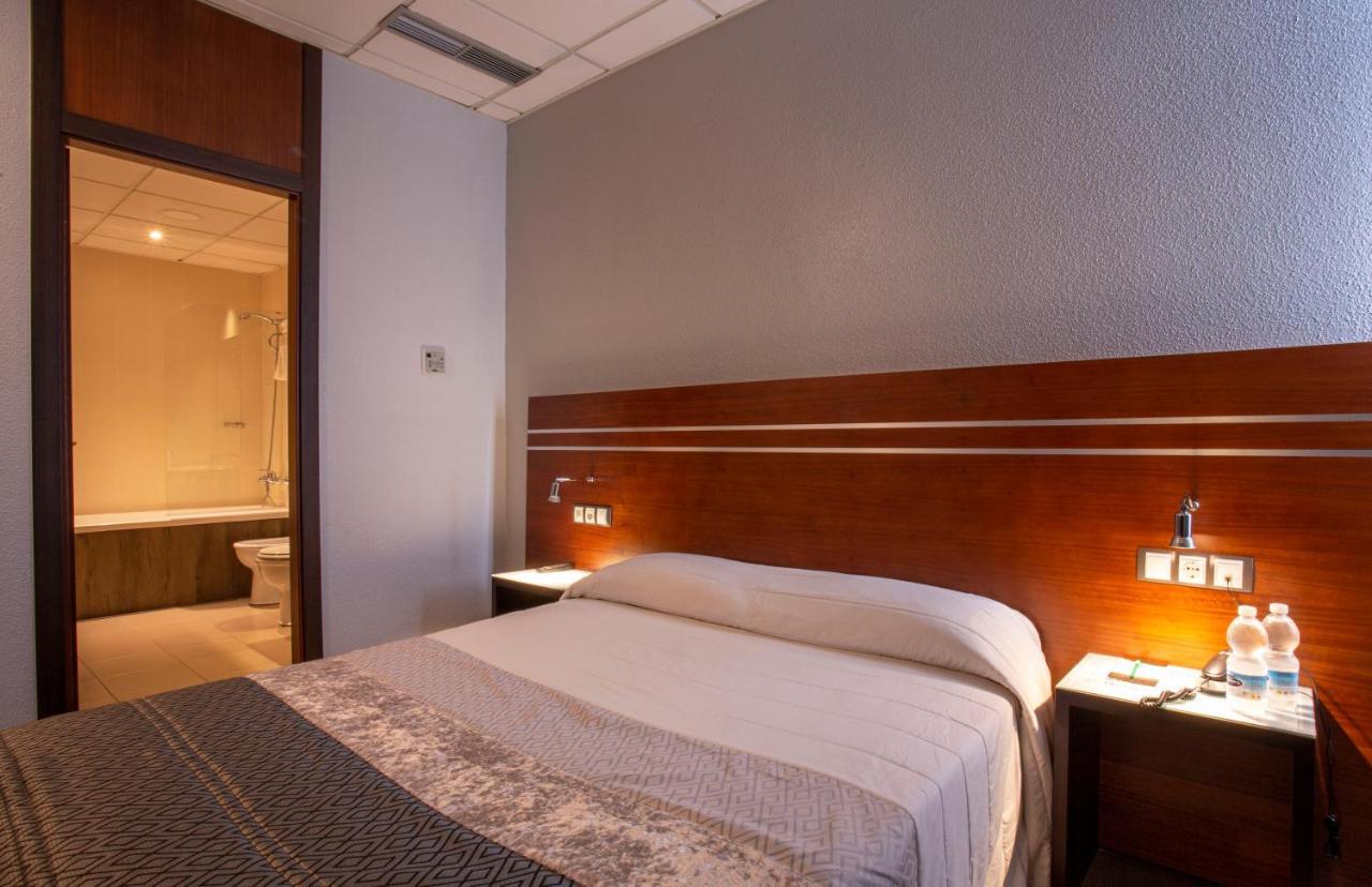 Motel Los Abedules Oviedo Kültér fotó