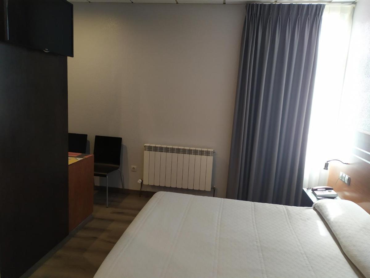 Motel Los Abedules Oviedo Kültér fotó