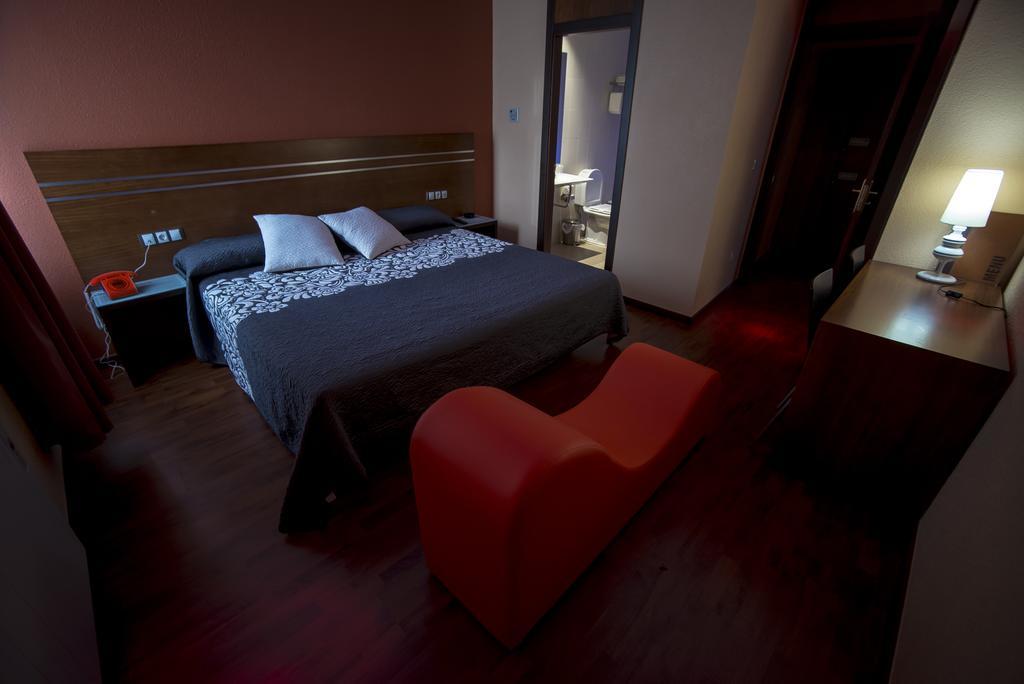 Motel Los Abedules Oviedo Szoba fotó