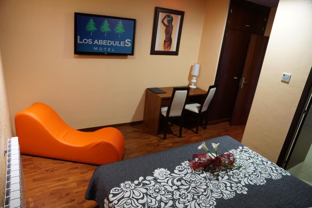 Motel Los Abedules Oviedo Kültér fotó