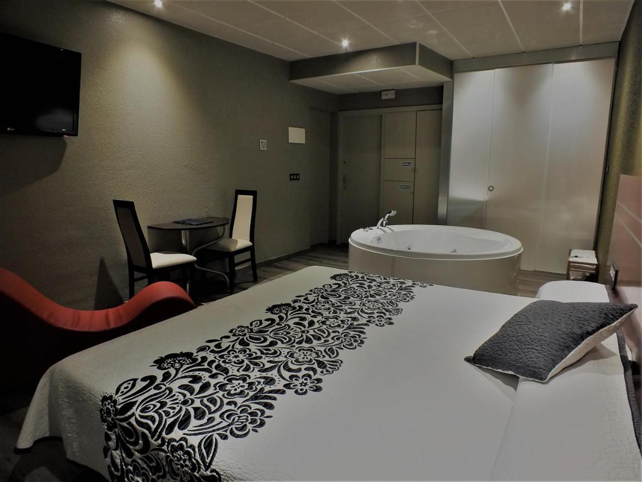 Motel Los Abedules Oviedo Kültér fotó