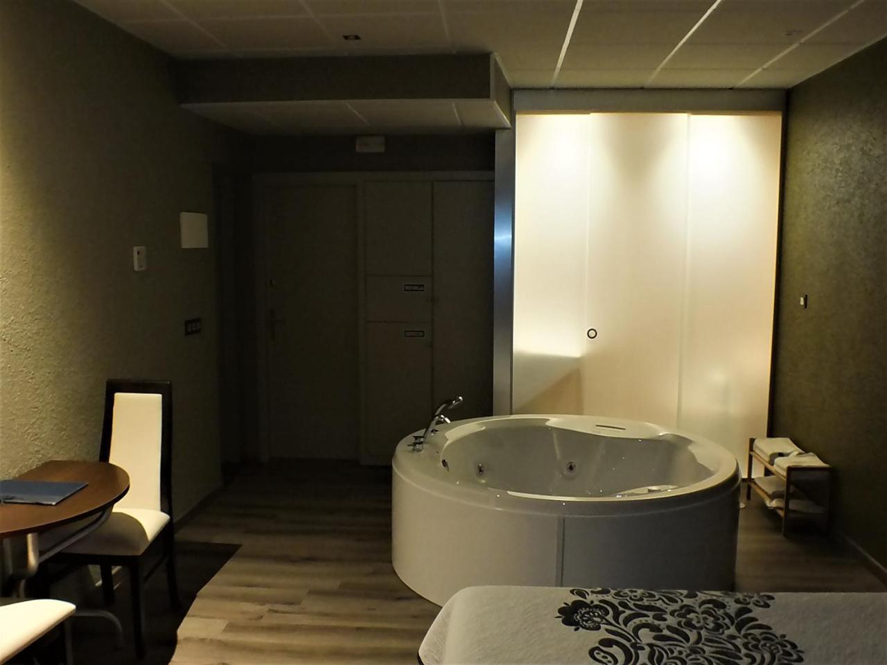 Motel Los Abedules Oviedo Kültér fotó