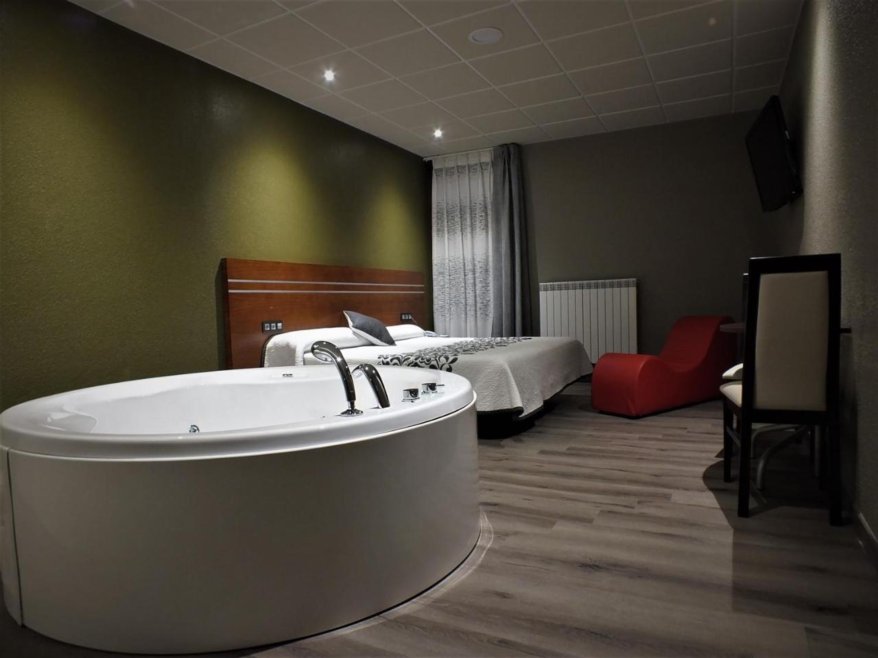 Motel Los Abedules Oviedo Kültér fotó